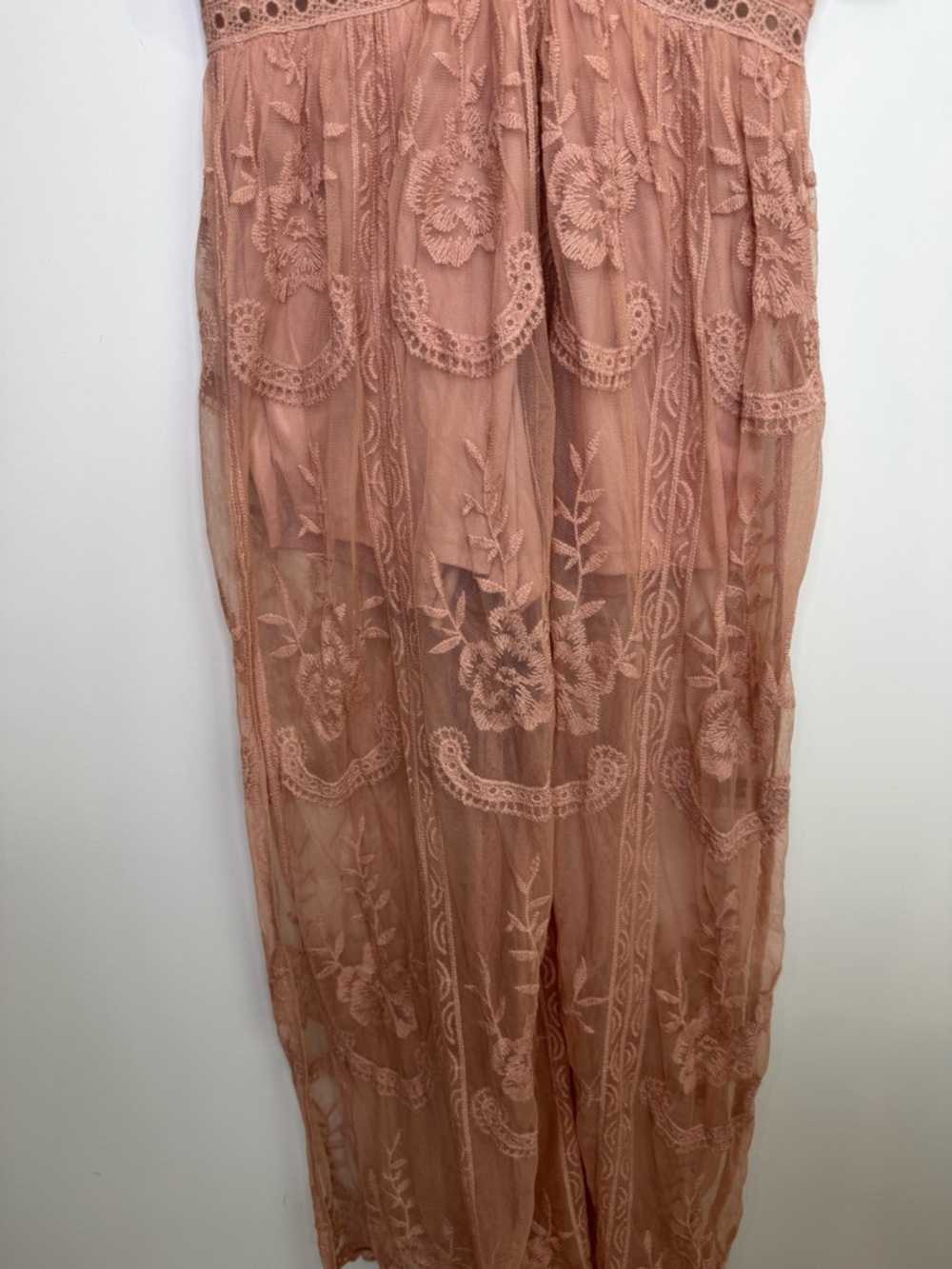 Honey Punch Dusty Rose Lace Plunge Maxi romper overlay size large - Picture 5 of 12